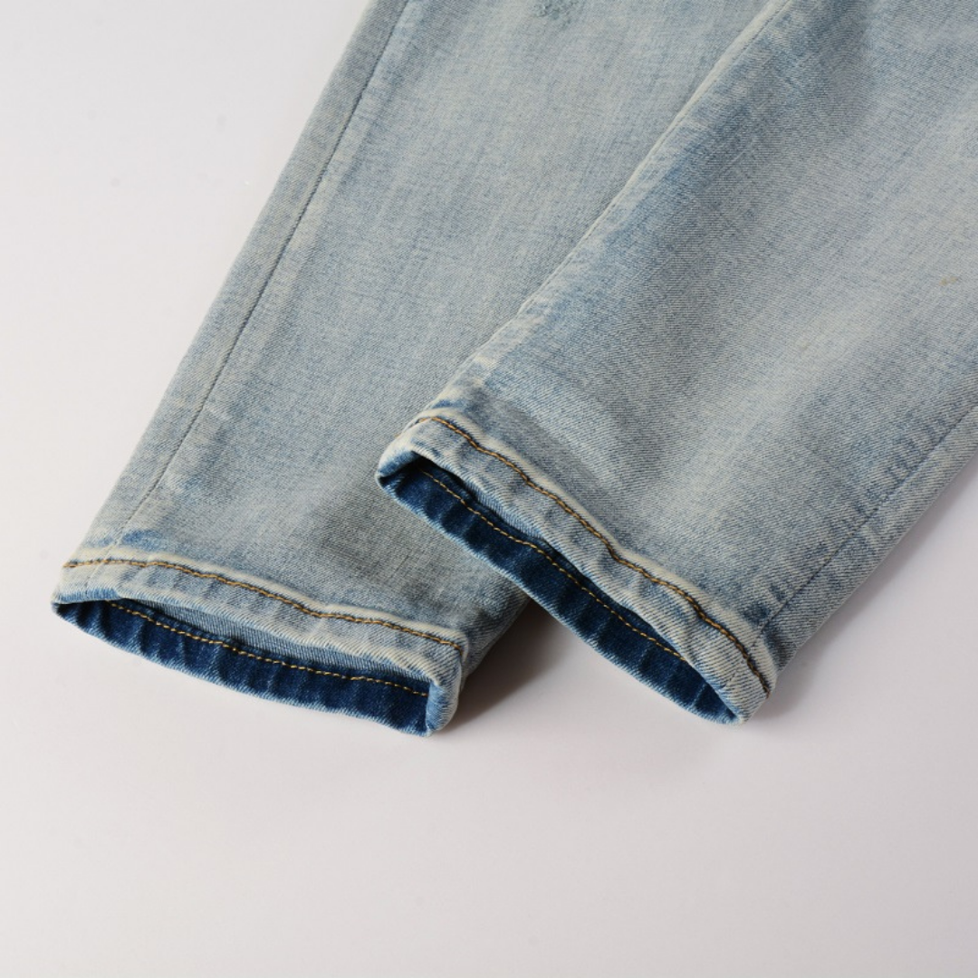 Amiri Fire Snake Jeans: Luxuriöse Designer-Denim mit feuriger Schlangenstickerei