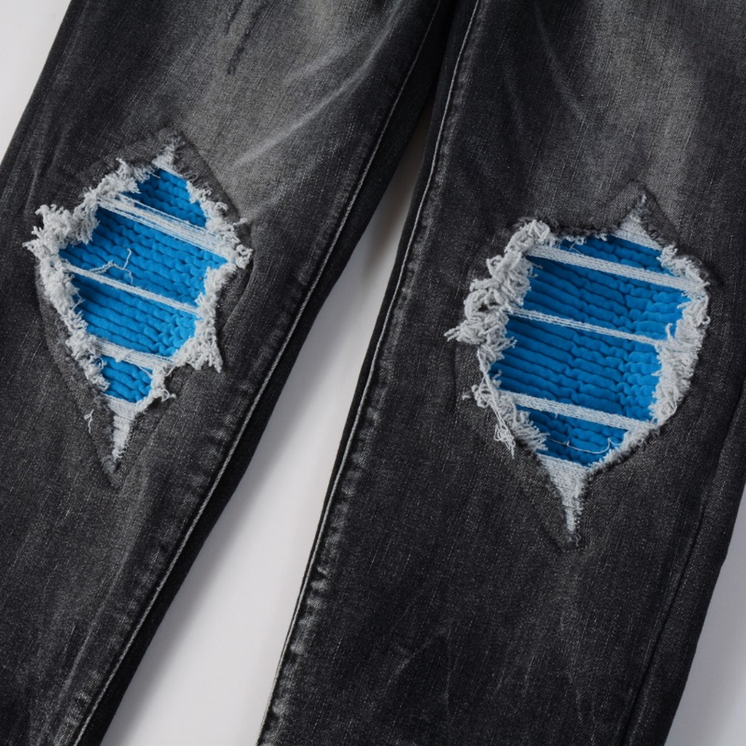 Amiri Luxus Herren Slim Fit Jeans mit auffälligen blauen Patches