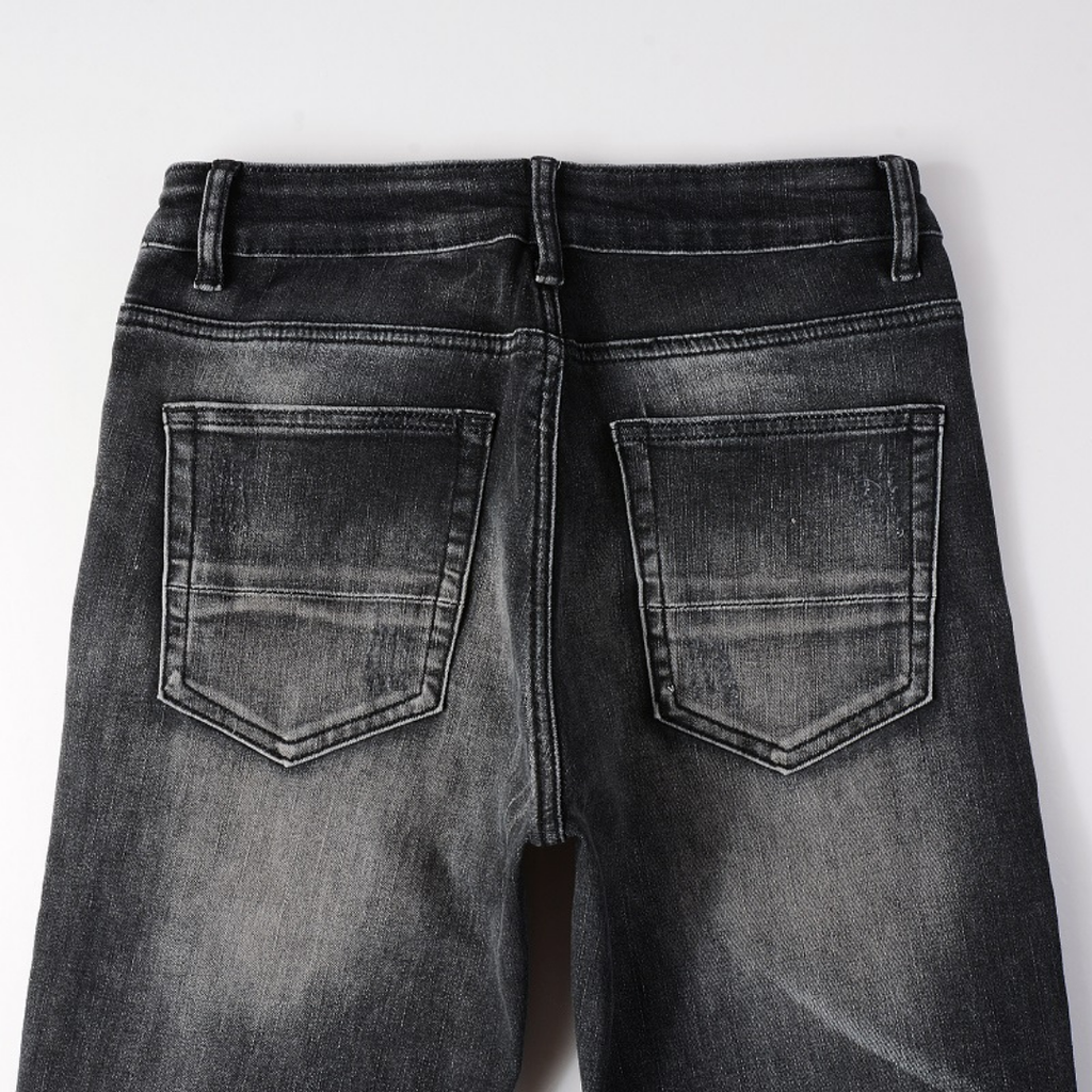 Amiri Luxus Herren Slim Fit Jeans mit auffälligen blauen Patches
