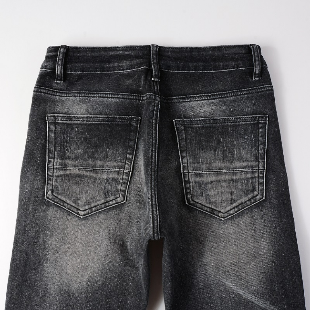 Amiri Luxus Herren Slim Fit Jeans mit auffälligen blauen Patches