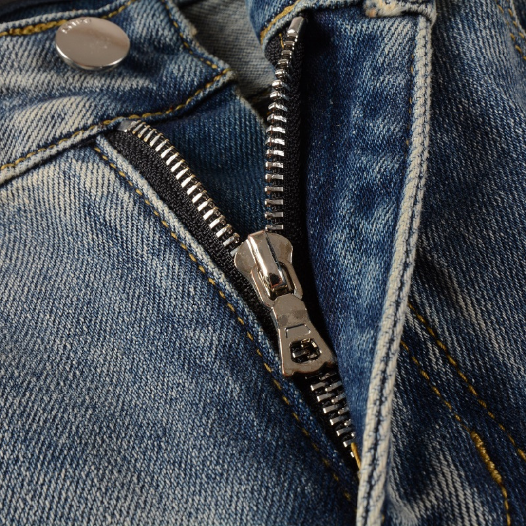 Amiri Distressed Blue Jeans Herren – Luxuriöse Designer Denim mit Rock'n'Roll Flair