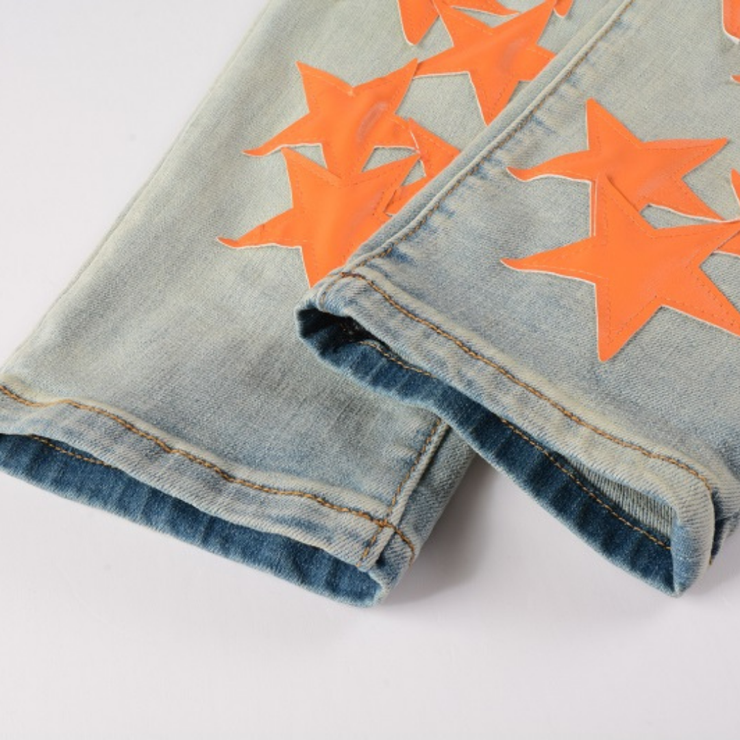 Amiri Slim Fit Designer Jeans mit Orangefarbenen Stern-Patches für Herren