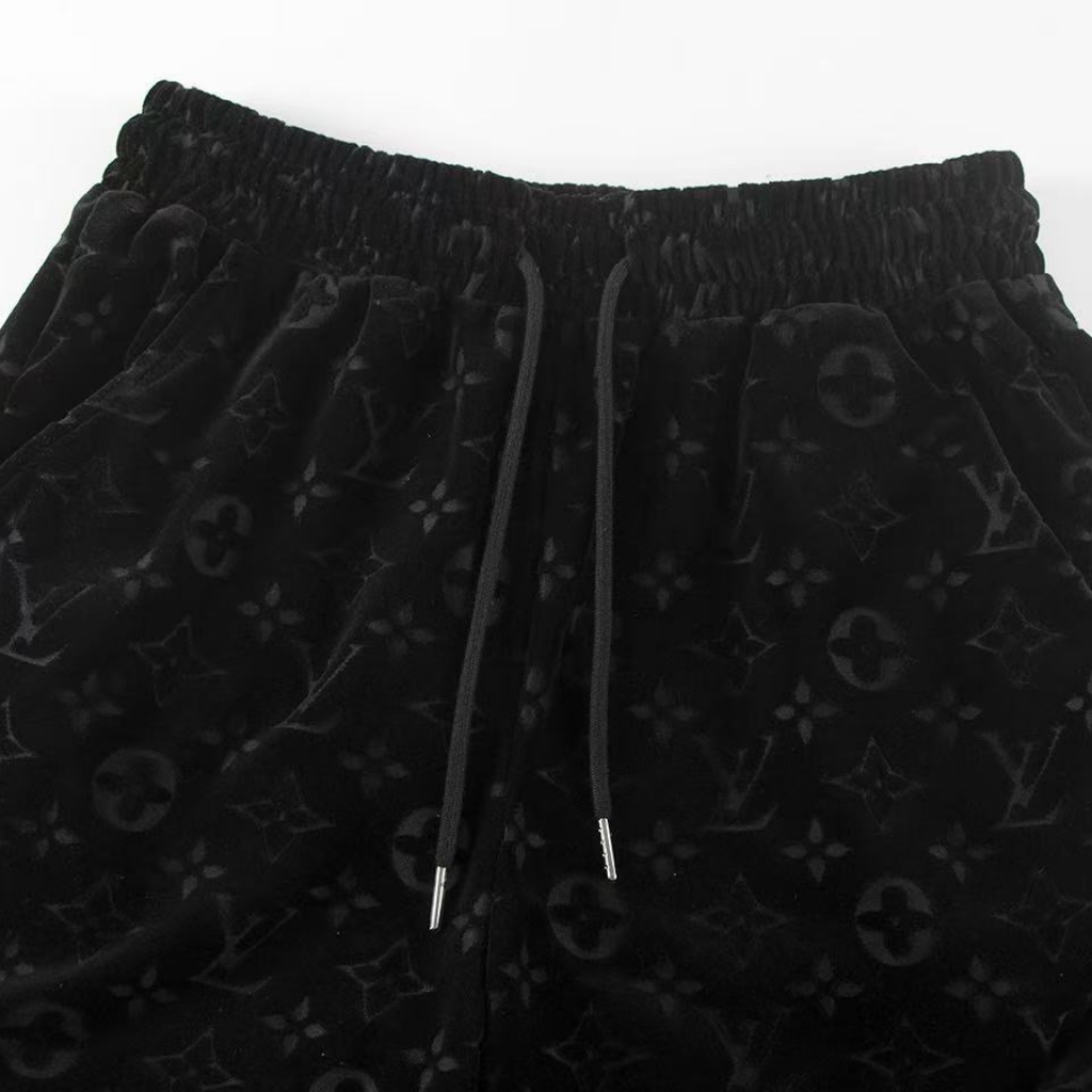 Luxuriöse Louis Vuitton Herren Shorts – Bequem, Stylisch mit dezentem Monogramm für den Sommer