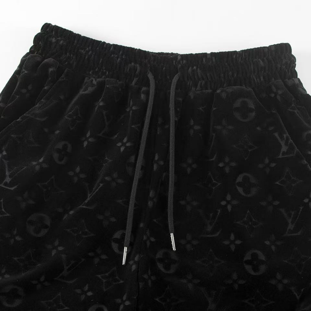 Luxuriöse Louis Vuitton Herren Shorts – Bequem, Stylisch mit dezentem Monogramm für den Sommer