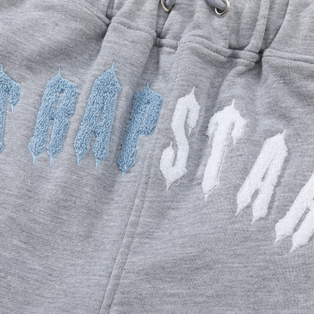 Trapstar Irongate Arch Chenille Shorts Set Grau - Luxuriöser Streetwear Freizeitanzug