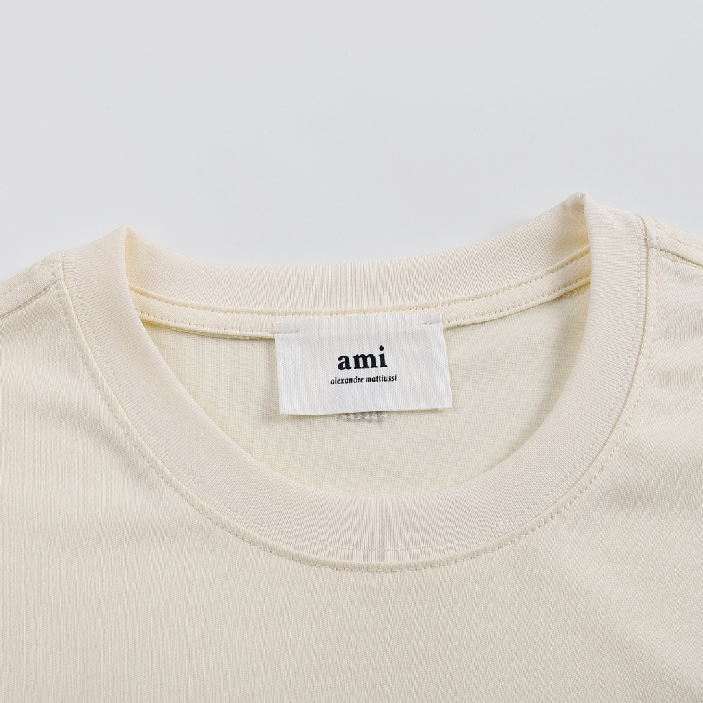 AMI Paris Baumwoll T-Shirt Herren: Stilvoll, Bequem, Herzlogo Design, Zeitlos Elegant