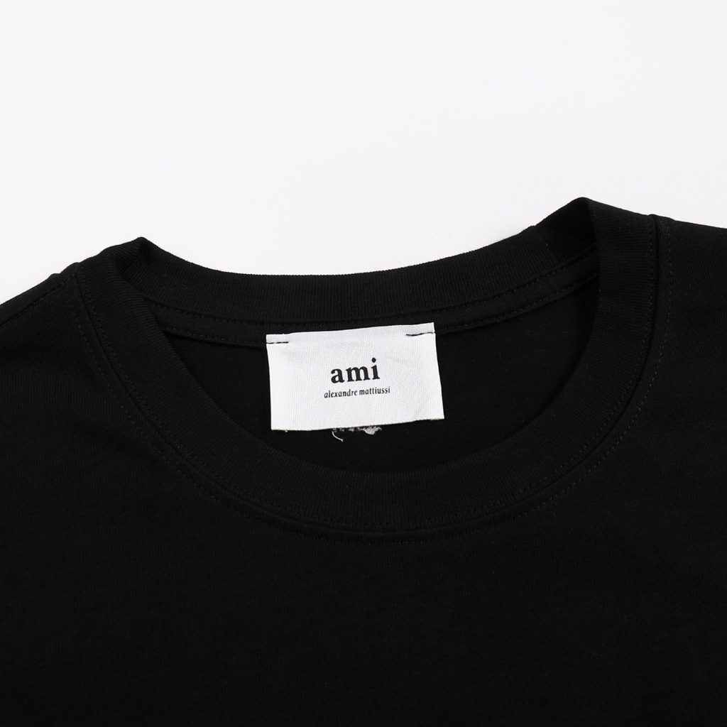 AMI Paris Unisex Herz-Logo T-Shirt: Premium Baumwolle für stilvollen Komfort