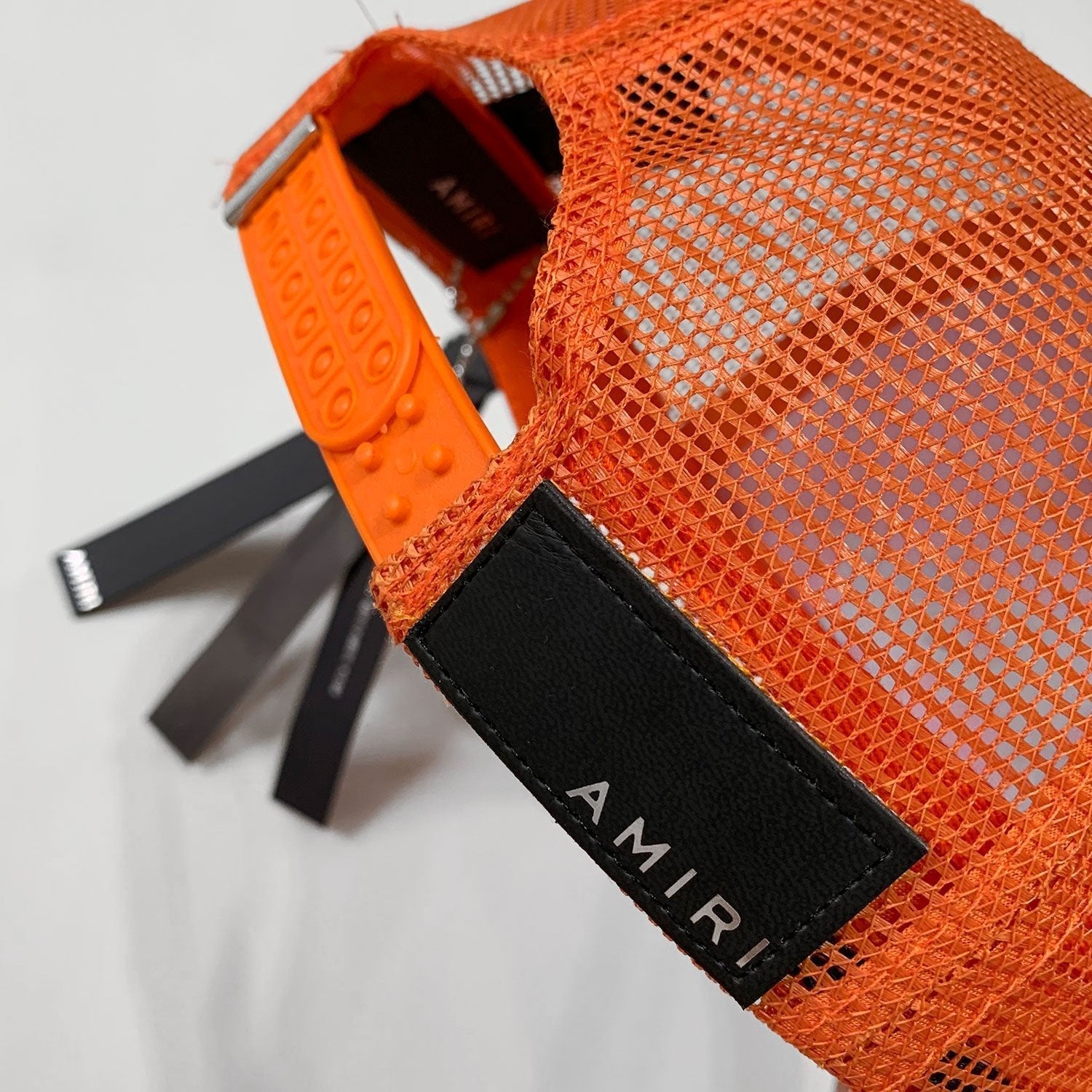 Exklusive Amiri Baseballkappe Orange/Schwarz – Stilvolles Streetwear Accessoire für Herren