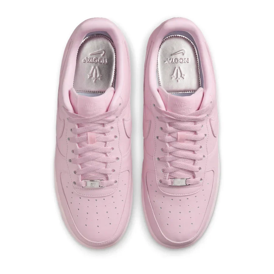 Nike Air Force 1 Low Drake NOCTA Pink Foam Leder-Sneaker – Liebevolle Herz-Details